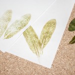 Wie man Briefpapier mit Blätterstempeln verschönern kann